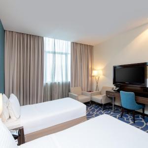 Deluxe Twin Room with Partial Sea View