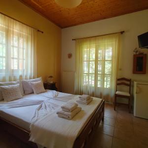 Double Room with Balcony and Garden View