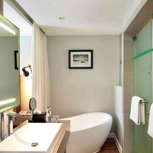 Junior Heritage Suite with Free Benefit