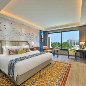 Grand Deluxe Room with Bathtub