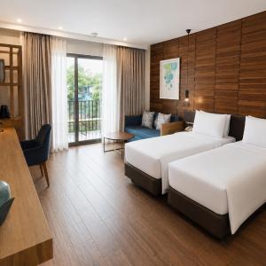 Luxury Twin Room - INR 500 Credit on SPA per stay - Happy Hours 1+1 (5pm to 7pm) - 15% Discount on Food & Beverages - 10% Discount on One way Local transfers 
