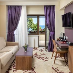 Deluxe Suite with Sea View