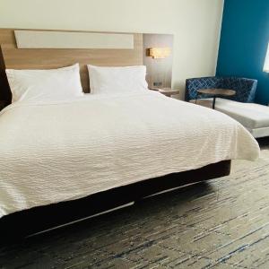 Standard King Room - Communications/Mobility Accessible