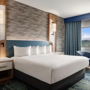 Valley Mountain View Room , 1 King (Newly Renovated)