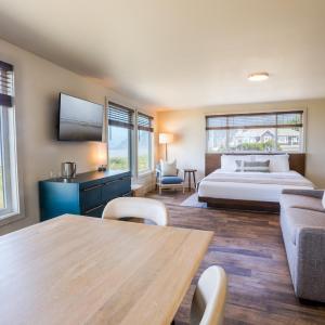Ocean View King with Sofa Sleeper