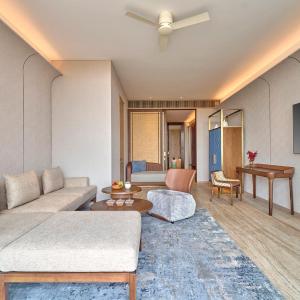 One-Bedroom Suite with Sea View