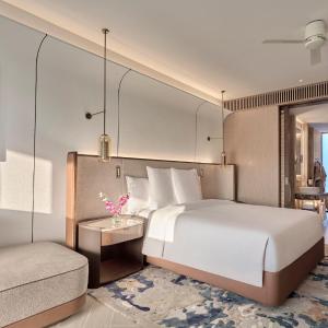 Classic King Room - Club Lounge Access