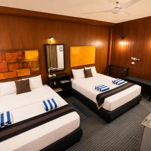 Deluxe Family Room