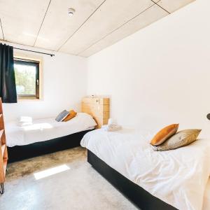 Four-Bedroom Apartment with Balcony 