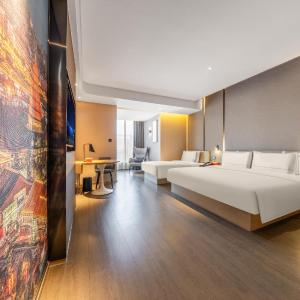 Premier Family Room with City View