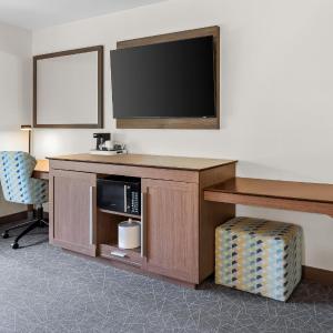 King Room with King Bed - Non-Smoking