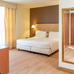 Queen Suite with Spa Bath