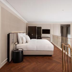 Deluxe Gallery Suite City View