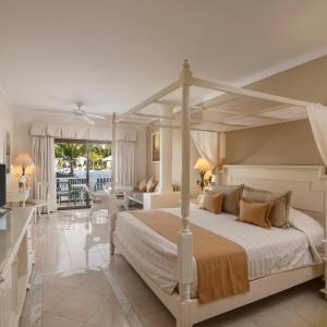 1 King Bed Pool Side Junior Suite SGL