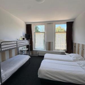 Quadruple Room with Private Bathroom