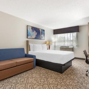 Queen Room with Sofa Bed and Walk-In Shower - Non-Smoking