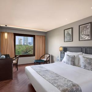 Winter Green King Room with City View