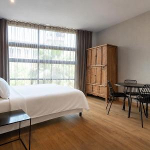 Studio (2 Adults)