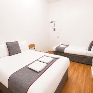 Basic Triple Room with Shared Bathroom