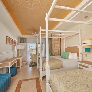 2 Double Beds Deluxe Junior Suite SGL