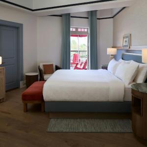 Patio, Guest room, 1 Queen, Garden view, Balcony