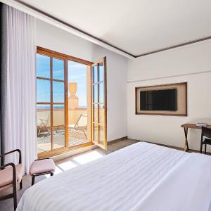 Grand Premium Beachfront Historic King Room