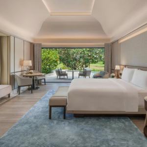 Presidential Villa, 3 Bedroom Villa, Golf View, Plunge Pool- Private round trip Dabolim airport transfers