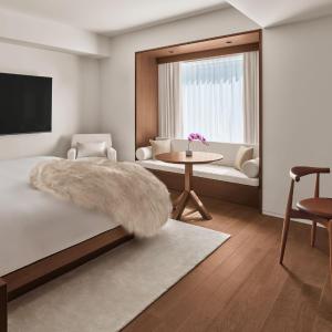 Deluxe King Room with City View
