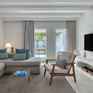 One-Bedroom King Maisonette with Sofa Bed and Private Pool
