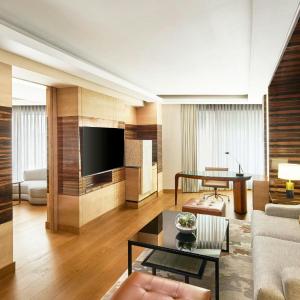 Luxury King Suite
