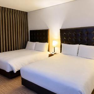 [Autumn Glass PKG] Premier Double Double Room + 'Mewolmeju' Traditional Lipuor Miniature Set (3 types, 100ml) per night