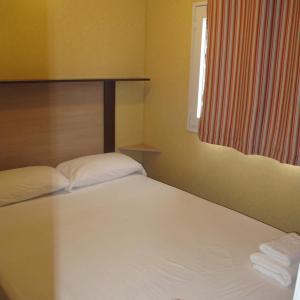 Two-Bedroom Mobile Home (4 Adults)