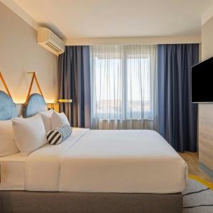 One-Bedroom Apartment with King Bed