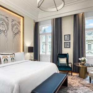 Deluxe King Room with City View