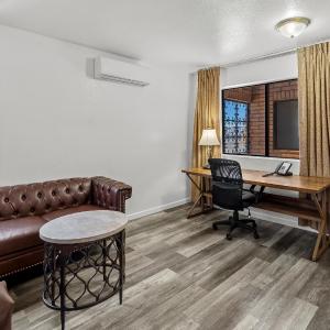 Queen Suite with Two Queen Beds - Non Smoking
