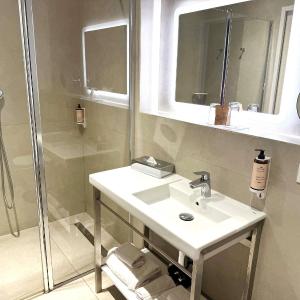 2 adjacing double/twin room