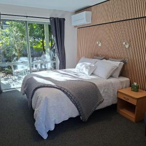 Queen Room with Garden View