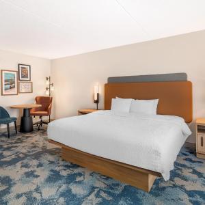 King Bed Pillowtop Room - Nonsmoking