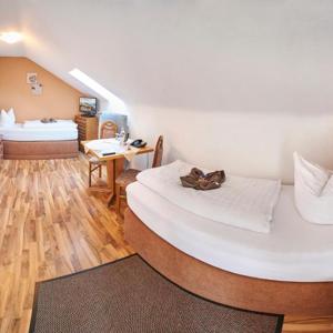 Twin Room with Shower