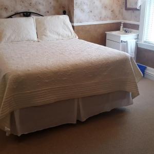 Queen Room (#11)