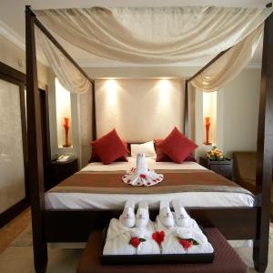 Elegance Club One-Bedroom Suite with Jacuzzi (Adults Only, 18+) - Free WiFi