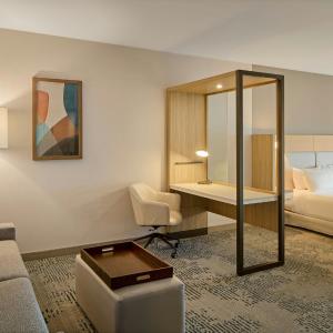 King Suite with Transfer Shower, Bathtub and Trundle Sofa - Mobility Access/Hearing Accessible