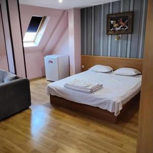 Classic One-Bedroom Apartment with King Bed