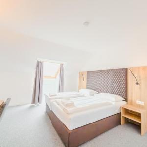 Deluxe Double Room with Air Conditioning