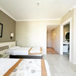 Family Room (4 Adults)