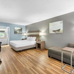 King Room - Non Smoking/Exterior Hall