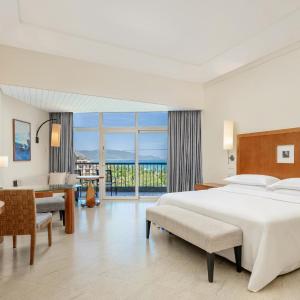 Grand Deluxe King Room with Sea View