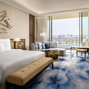 Royal Club King Sea View - Royal Club access with breakfast, all-day premium champagne & high-tea