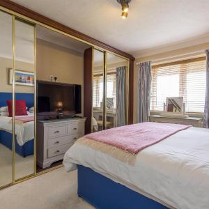 King Suite with Sea View - Non-Smoking