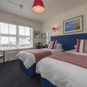 Classic Twin Room with Balcony and Sea View - Non-Smoking